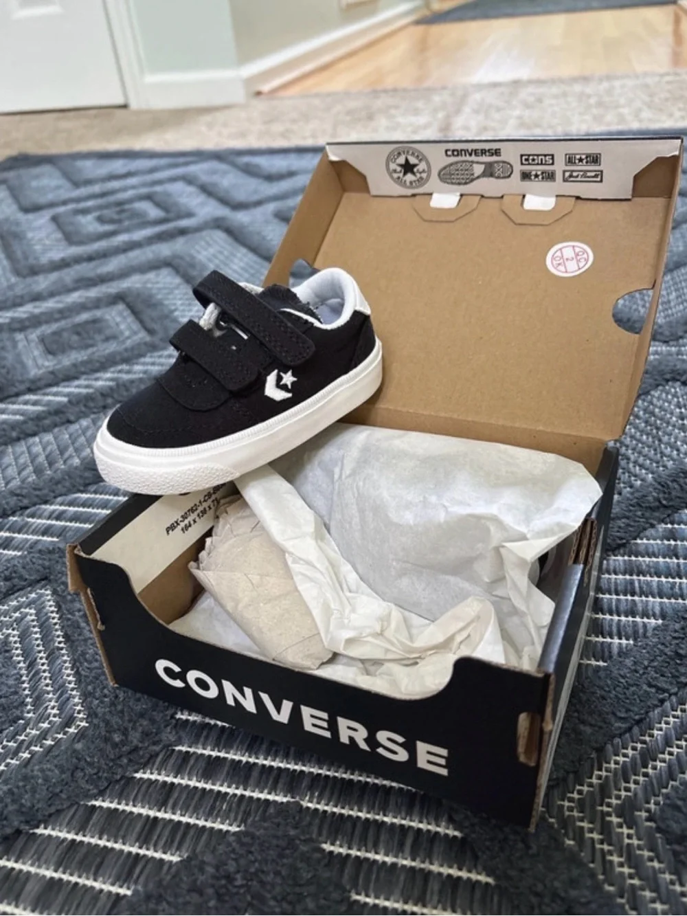 Converse Boulevard 2V OX Black & White Toddler Sneakers – Size 4 – With Box